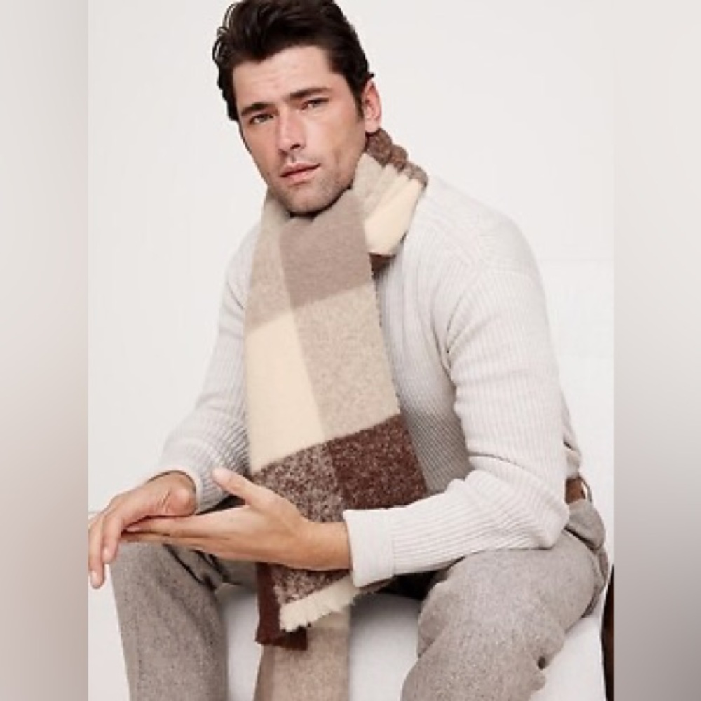 NEW Large Fluffy Banana Republic Oversized blanket scarf- Beige/Brown/Tan 🧣